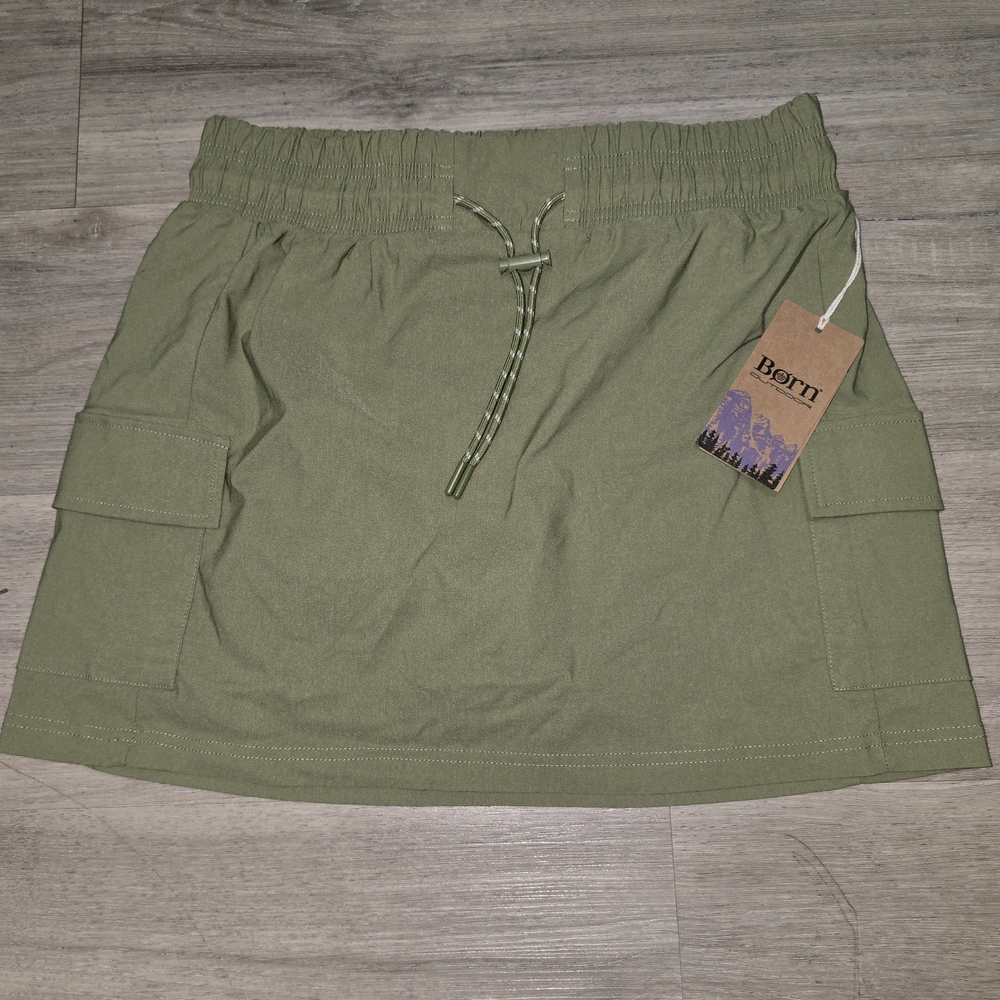NWT Born Outdoors green cargo dkort